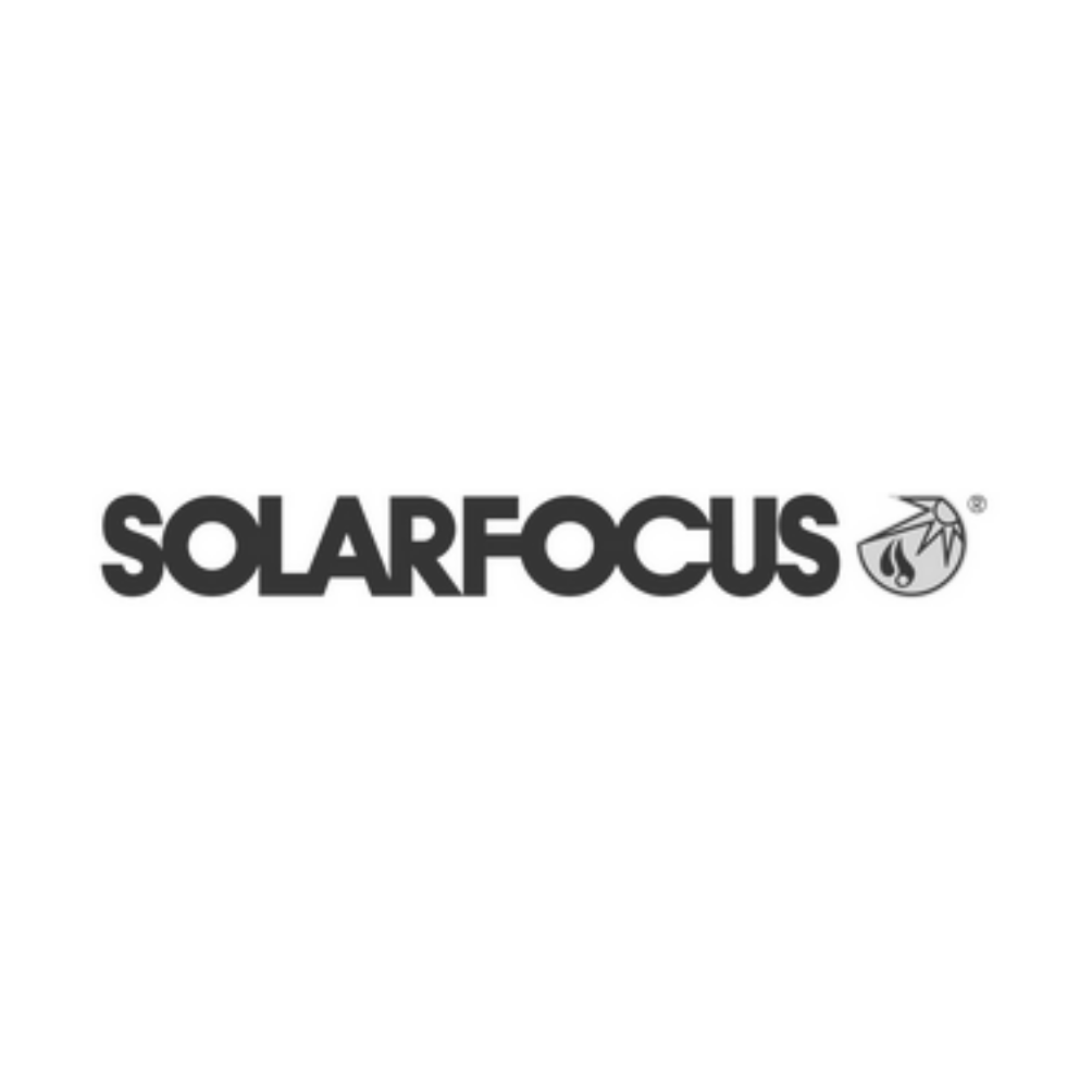Das Firmenlogo von SOLARFOCUS, bestehend aus dem Schriftzug SOLARFOCUS und einem stilisierten Sonnen-Emblem rechts daneben.